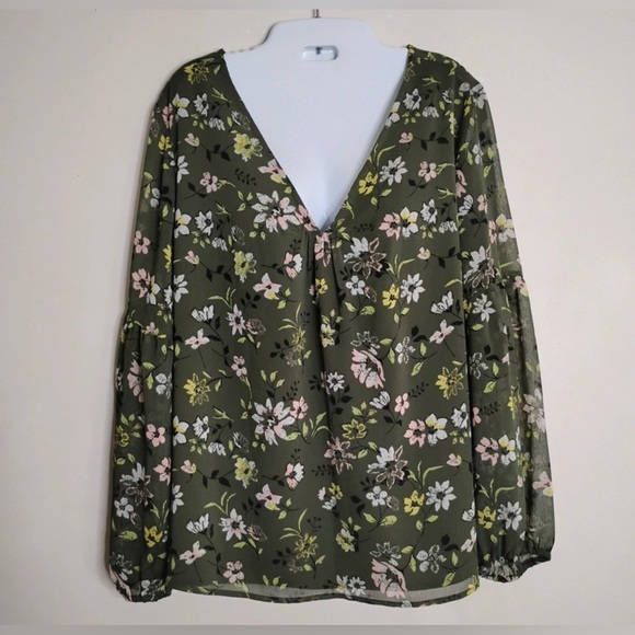 Time and Tru Green Floral V-Neck Blouse Size L (12–14) - Picture 1 of 8
